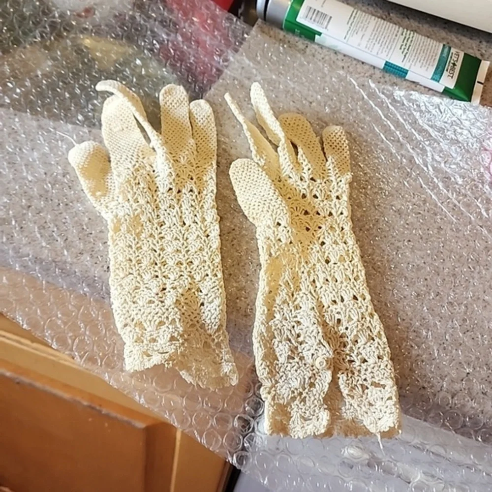 Vintage Cream Crochet Gloves Size 7 Openwork Lace Bridal Tea Party Cottagecore M